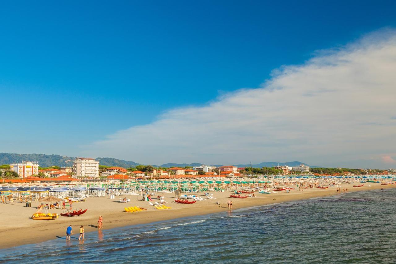 La Casa Nel Parco Apartment Viareggio Bagian luar foto
