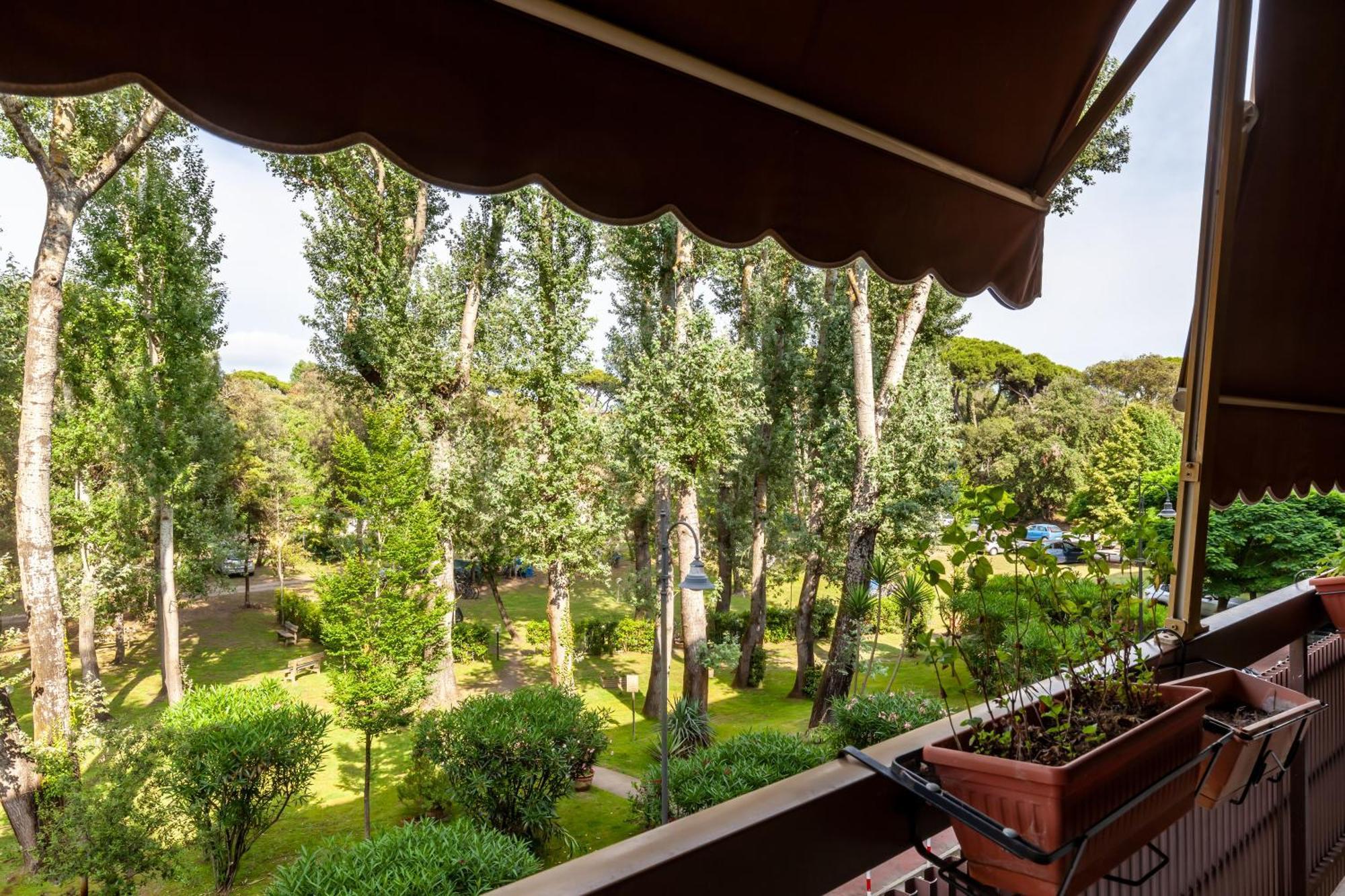 La Casa Nel Parco Apartment Viareggio Bagian luar foto